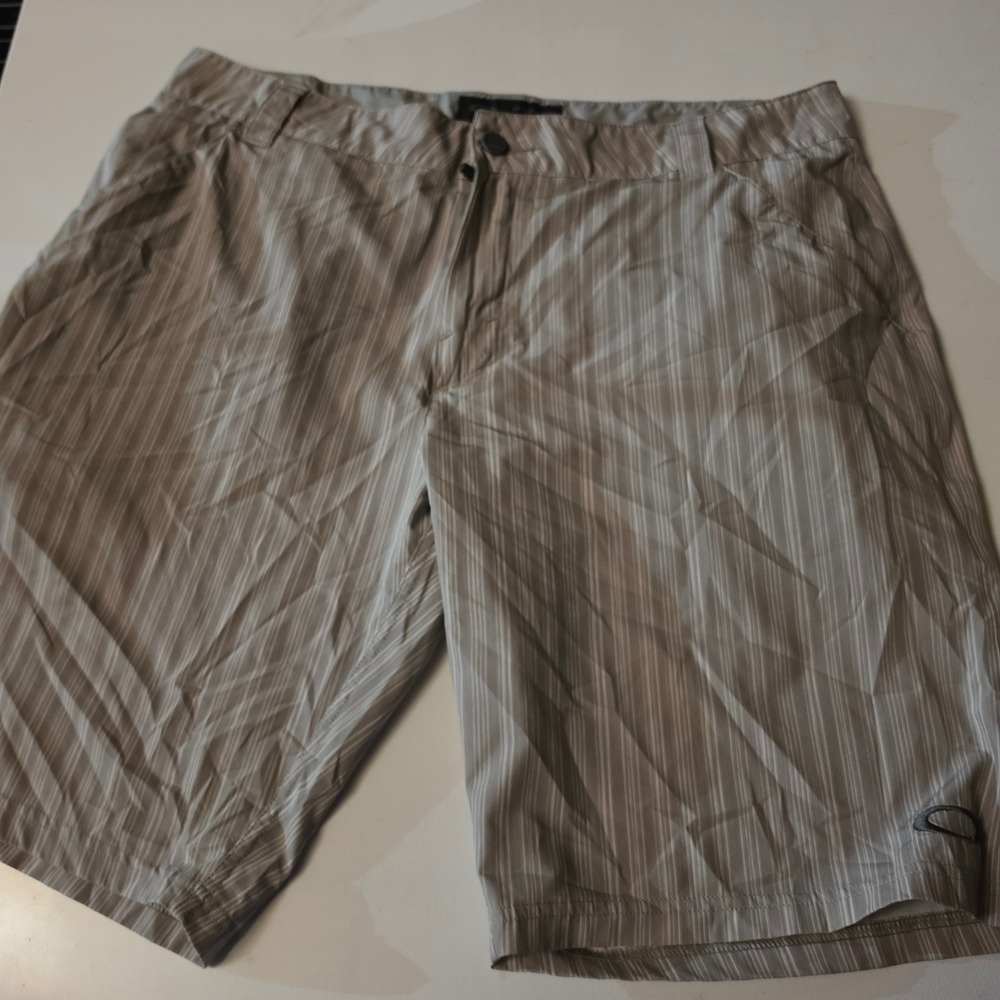 Oakley Mens Gray Pinstripe Golf Shorts Size 36 Flat Front Activewear RN96548